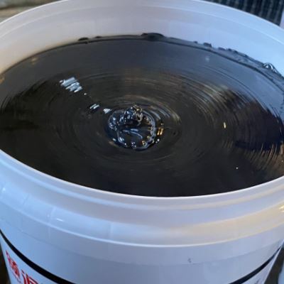 Molybdenum disulfide lubricating grease